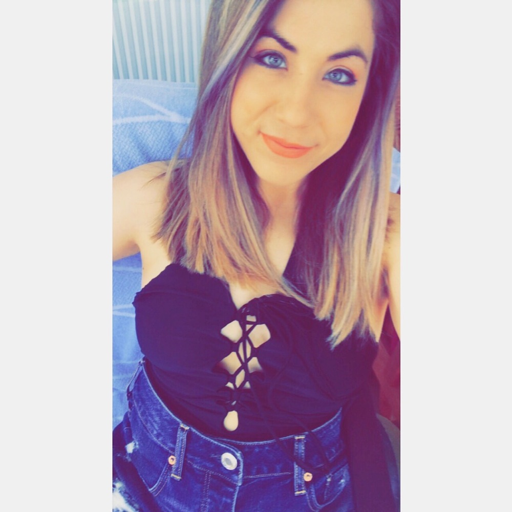 Meet your Posher, Courtney